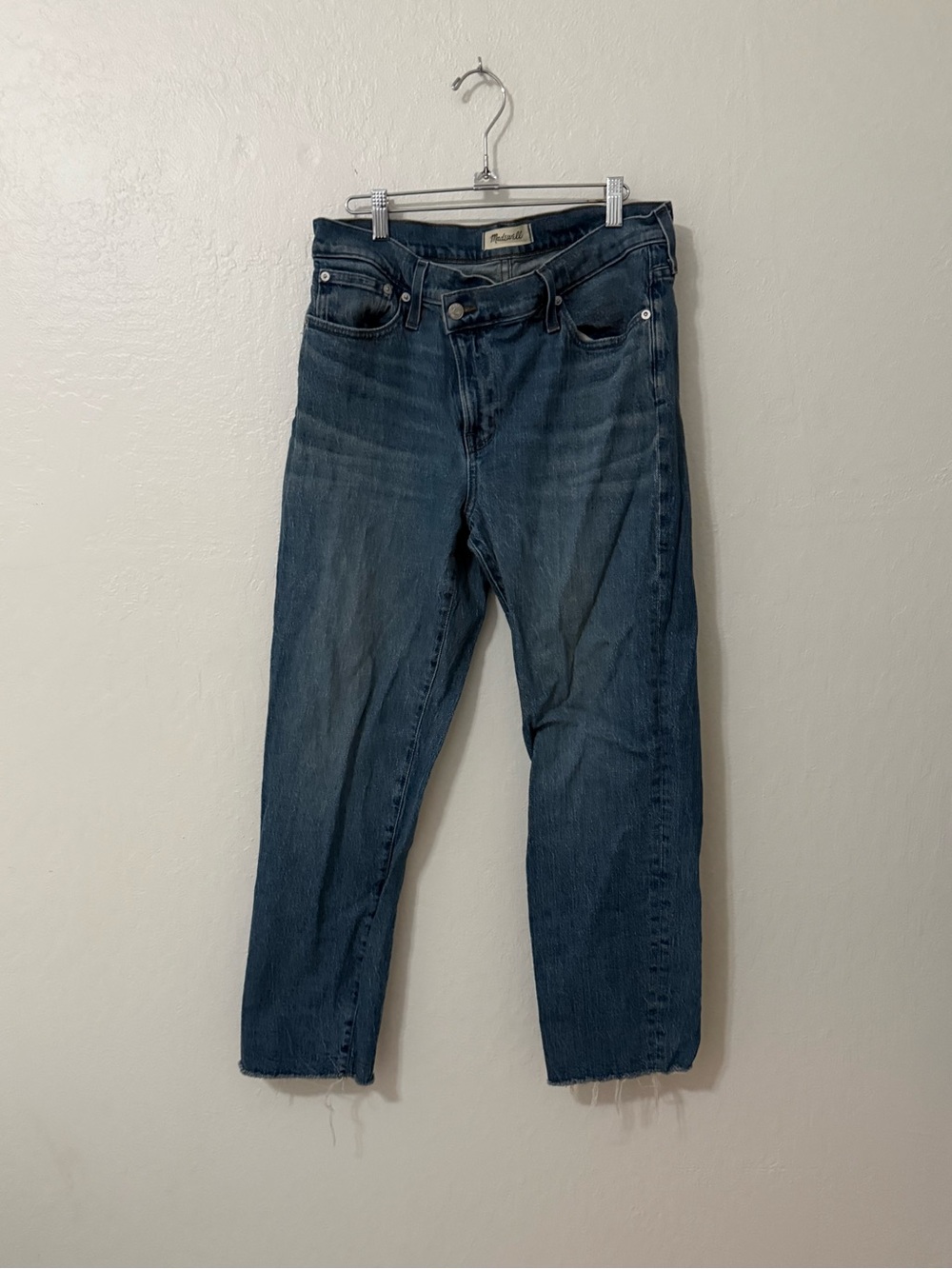Madewell Mid-Rise Perfect Vintage Straight Jean Size 29
Inseam: 28 inches